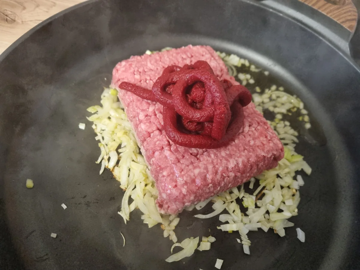 Spaghetti Bolognese im Pizzateig - Rezept - Bild Nr. 17680