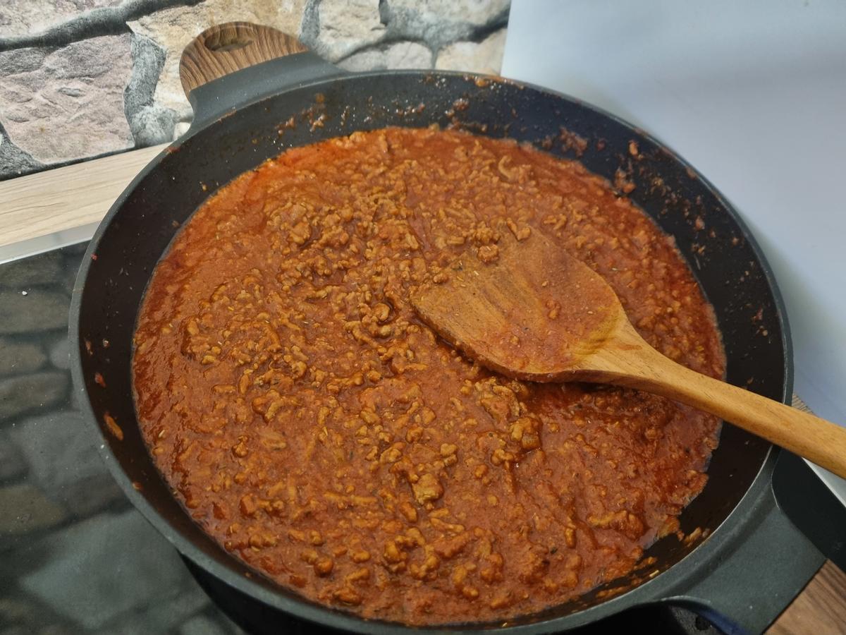 Spaghetti Bolognese im Pizzateig - Rezept - Bild Nr. 17681