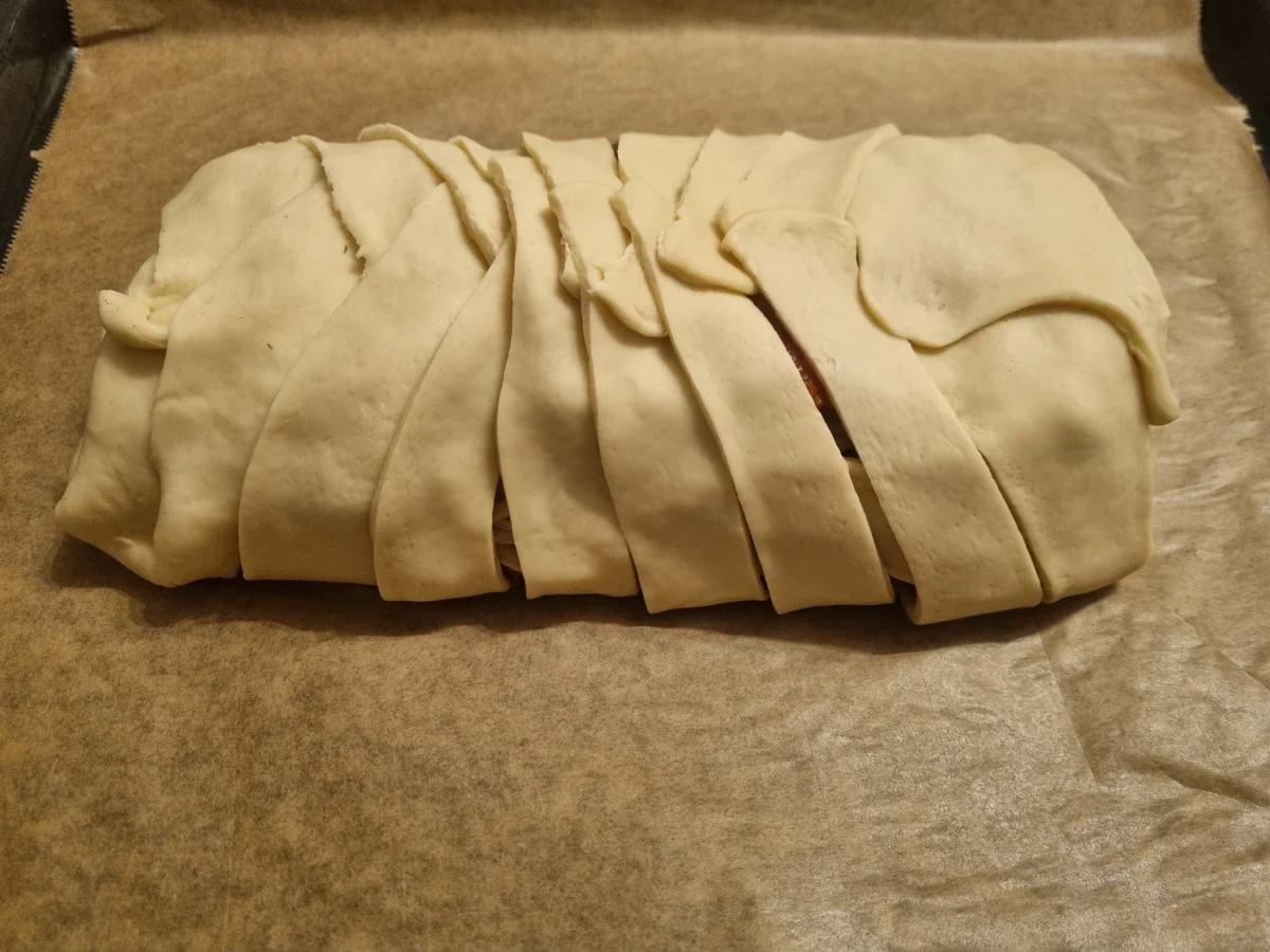 Spaghetti Bolognese im Pizzateig - Rezept - Bild Nr. 17684