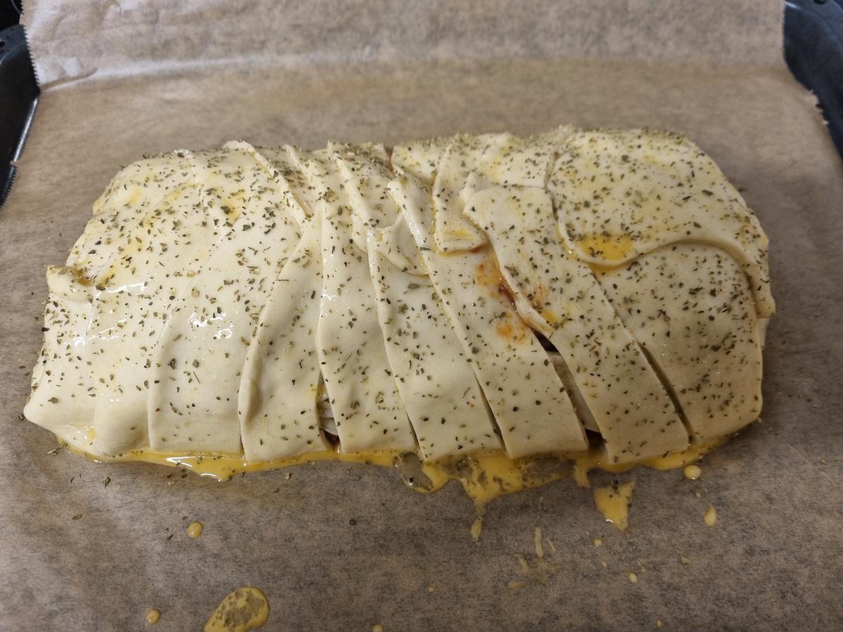 Spaghetti Bolognese im Pizzateig - Rezept - Bild Nr. 17686