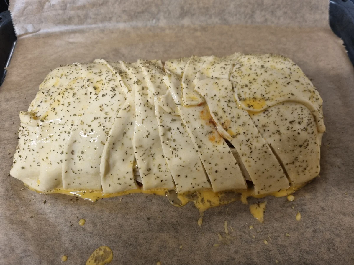 Spaghetti Bolognese im Pizzateig - Rezept - Bild Nr. 17686