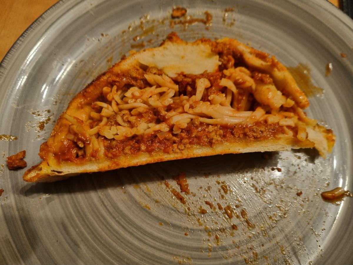 Spaghetti Bolognese im Pizzateig - Rezept - Bild Nr. 17689