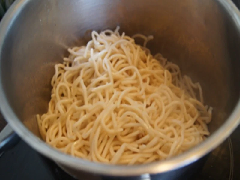 Mie-Nudeln mit Schweinefilet und Weißkohl - Rezept - Bild Nr. 17692
