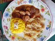 Bratwurst in pikanter Sauce mit Weißkraut auf böhmische Art und Kartoffel-Stampf - Rezept - Bild Nr. 2