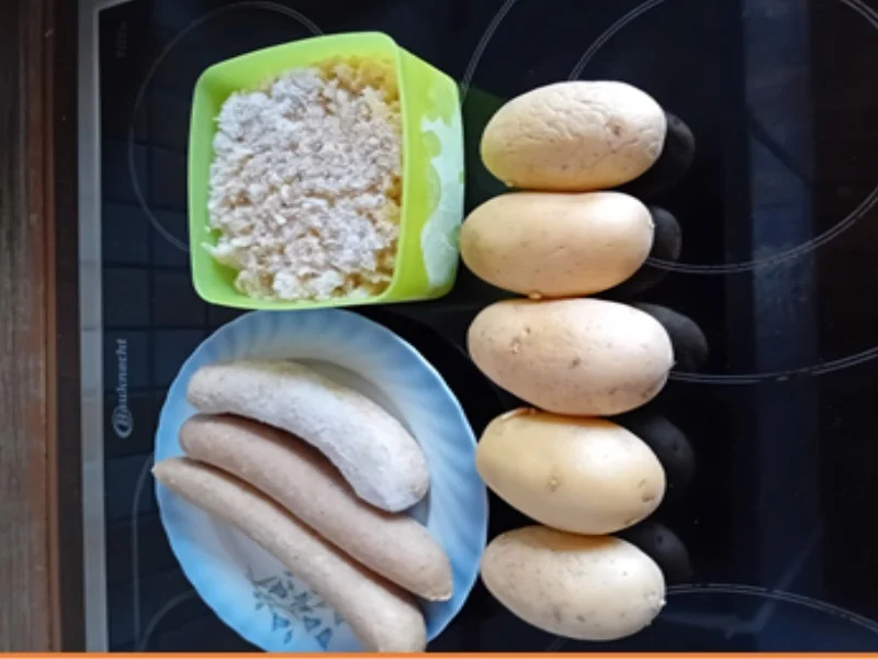 Rezept: Bratwurst in pikanter Sauce mit Weißkraut auf böhmische Art und Kartoffel-Stampf Bild Nr. 3 Bratwurst in pikanter Sauce mit Weißkraut auf böhmische Art und Kartoffel-Stampf - Rezept - Bild Nr. 3