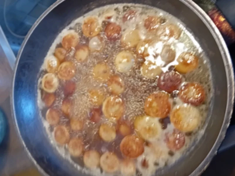 Rezept: Bratwurst in pikanter Sauce mit Weißkraut auf böhmische Art und Kartoffel-Stampf Bild Nr. 6 Bratwurst in pikanter Sauce mit Weißkraut auf böhmische Art und Kartoffel-Stampf - Rezept - Bild Nr. 6