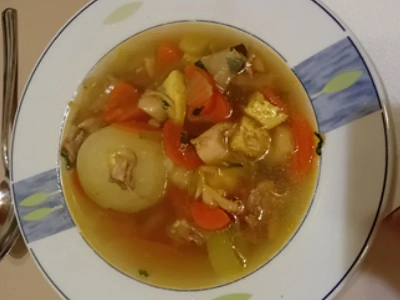Maxi Suppe mit Hähnchenfleisch, Suppengemüse, Eierstich und Fadennudeln - Rezept - Bild Nr. 17694