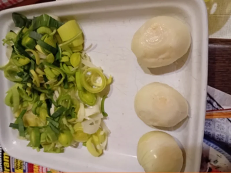 Maxi Suppe mit Hähnchenfleisch, Suppengemüse, Eierstich und Fadennudeln - Rezept - Bild Nr. 17699