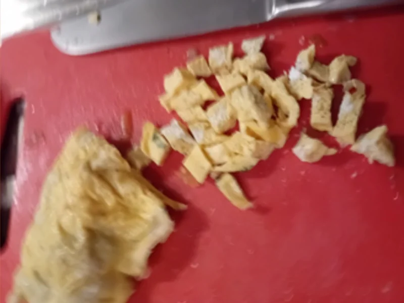 Maxi Suppe mit Hähnchenfleisch, Suppengemüse, Eierstich und Fadennudeln - Rezept - Bild Nr. 17702