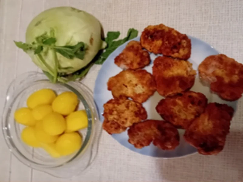 Mini-Filetschnitzel mit Rahm-Kohlrabi und Brat-Drillingen - Rezept - Bild Nr. 3