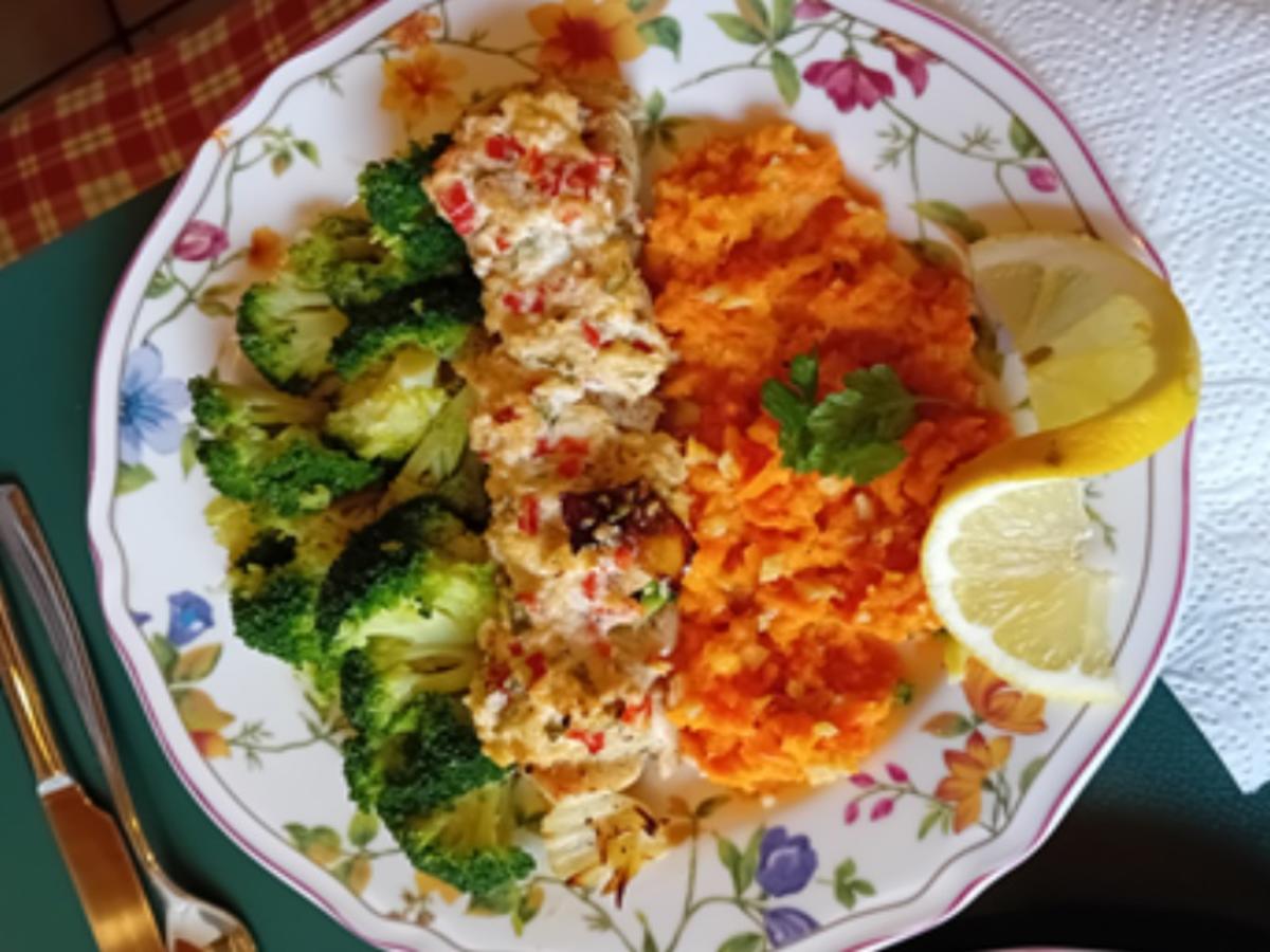 Rezept: Hähnchenbrustfilet-Spieß mit würziger Auflage, Brokkoli und Möhren-Stampf Bild Nr. 2 Hähnchenbrustfilet-Spieß mit würziger Auflage, Brokkoli und Möhren-Stampf - Rezept - Bild Nr. 2