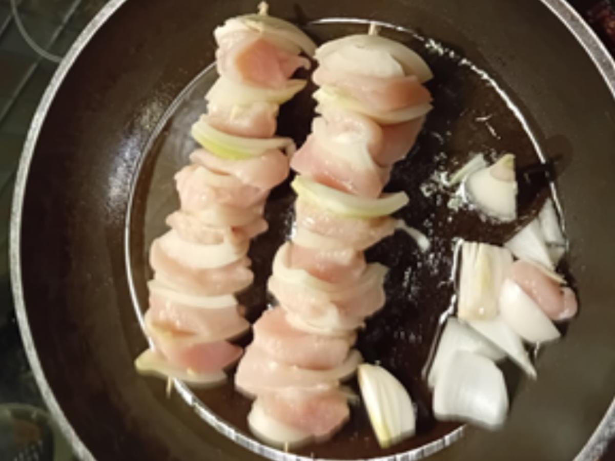 Rezept: Hähnchenbrustfilet-Spieß mit würziger Auflage, Brokkoli und Möhren-Stampf Bild Nr. 5 Hähnchenbrustfilet-Spieß mit würziger Auflage, Brokkoli und Möhren-Stampf - Rezept - Bild Nr. 5