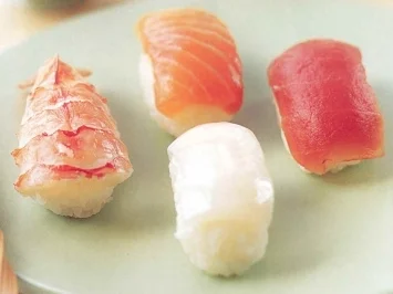Nigiri mit Garnelen, Lachs oder Thunfisch - Rezept