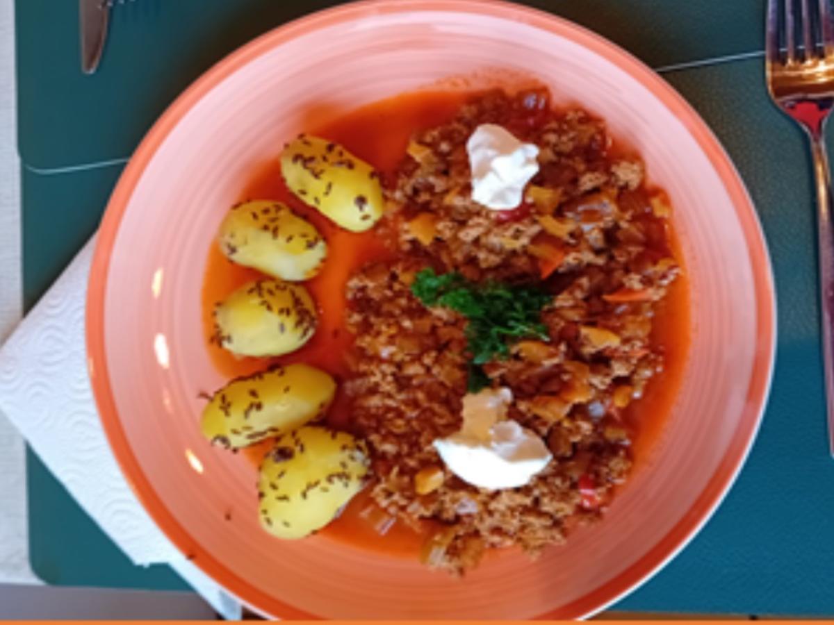 Rezept: Hackstippe mit Kümmel-Pellkartoffeln Bild Nr. 17729 Hackstippe mit Kümmel-Pellkartoffeln - Rezept - Bild Nr. 17729