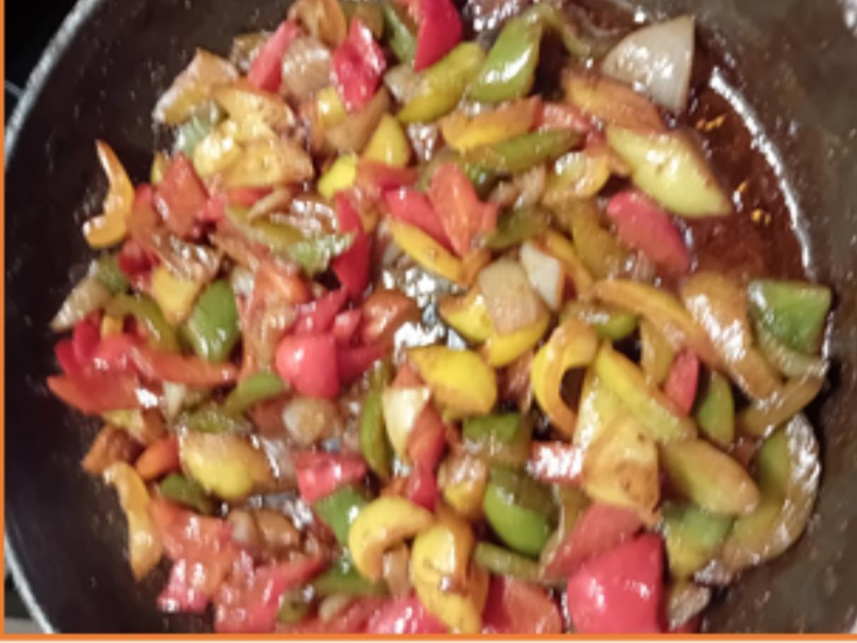 Rezept: Paniertes Seelachsfilet mit Paprika-Rahm-Gemüse und Kartoffel-Stampf Bild Nr. 11 Paniertes Seelachsfilet mit Paprika-Rahm-Gemüse und Kartoffel-Stampf - Rezept - Bild Nr. 11