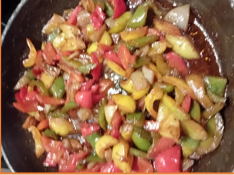 Rezept: Paniertes Seelachsfilet mit Paprika-Rahm-Gemüse und Kartoffel-Stampf Bild Nr. 11 Paniertes Seelachsfilet mit Paprika-Rahm-Gemüse und Kartoffel-Stampf - Rezept - Bild Nr. 11