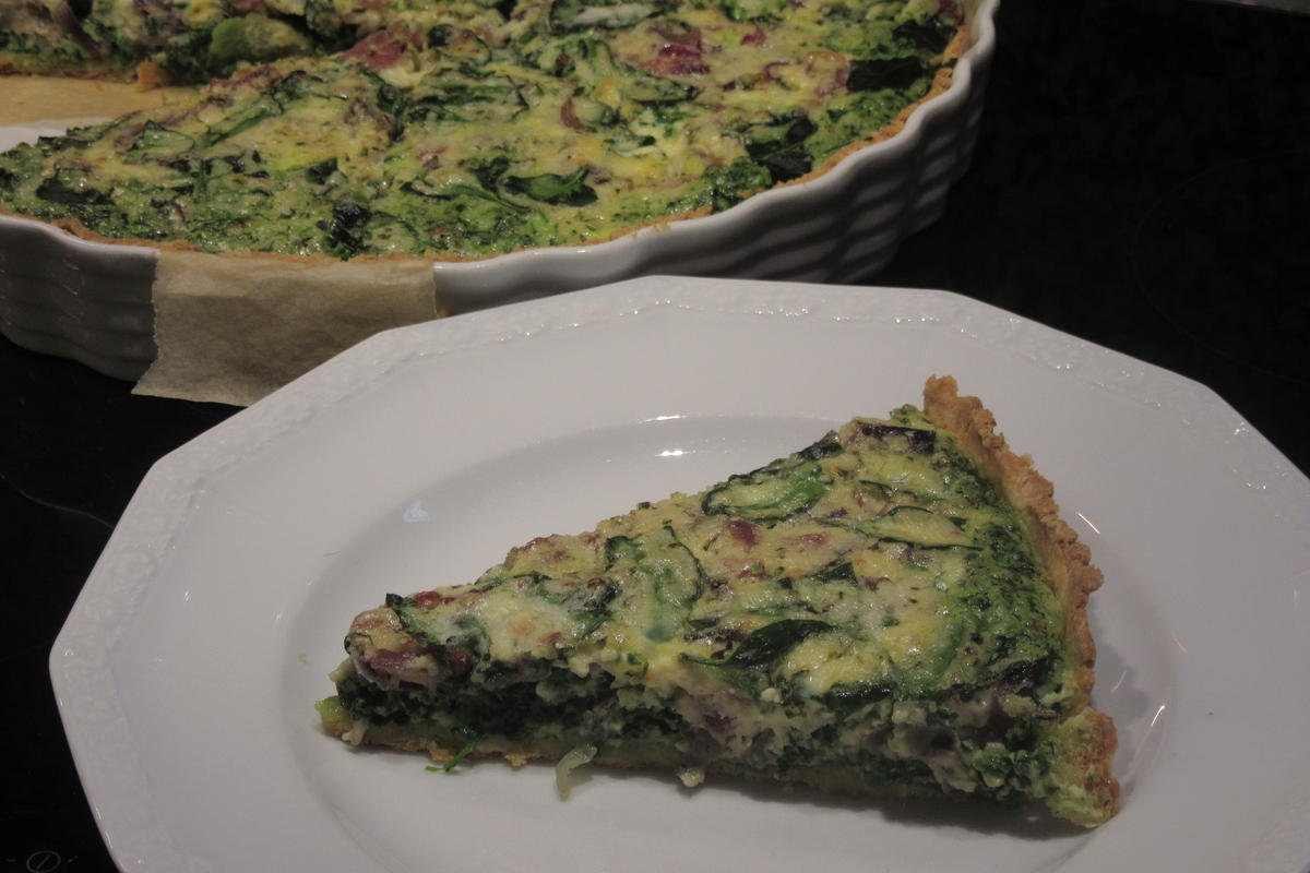 Pikantes Backen: Tarte mit karamellisierten Zwiebeln und Babyspinat - Rezept - Bild Nr. 17776