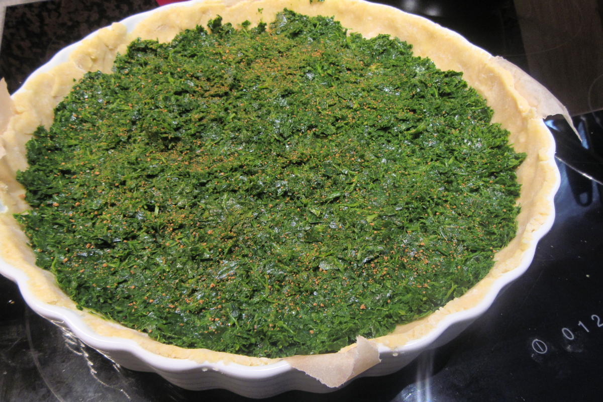 Pikantes Backen: Tarte mit karamellisierten Zwiebeln und Babyspinat - Rezept - Bild Nr. 17784