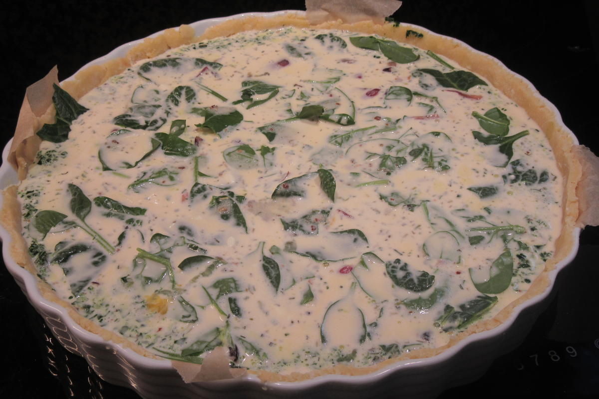 Pikantes Backen: Tarte mit karamellisierten Zwiebeln und Babyspinat - Rezept - Bild Nr. 17787