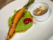 Kartoffelsoufflée mit Erbsen, Möhren und Trüffel (Laura Larsson) - Rezept - Bild Nr. 17800