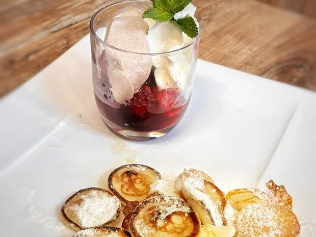 Poffertjes mit Beerenkompott und Litchi-Zimt-Eis (Marijke Amado) - Rezept - Bild Nr. 17800