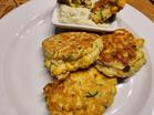 Zucchini-Mais-Fritters mit Avocado-Joghurt-Dip - Rezept - Bild Nr. 17777