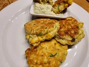 Zucchini-Mais-Fritters mit Avocado-Joghurt-Dip - Rezept - Bild Nr. 17777