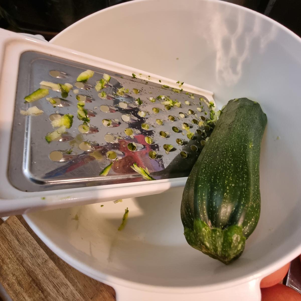 Rezept: Zucchini-Mais-Fritters mit Avocado-Joghurt-Dip Bild Nr. 17780 Zucchini-Mais-Fritters mit Avocado-Joghurt-Dip - Rezept - Bild Nr. 17780