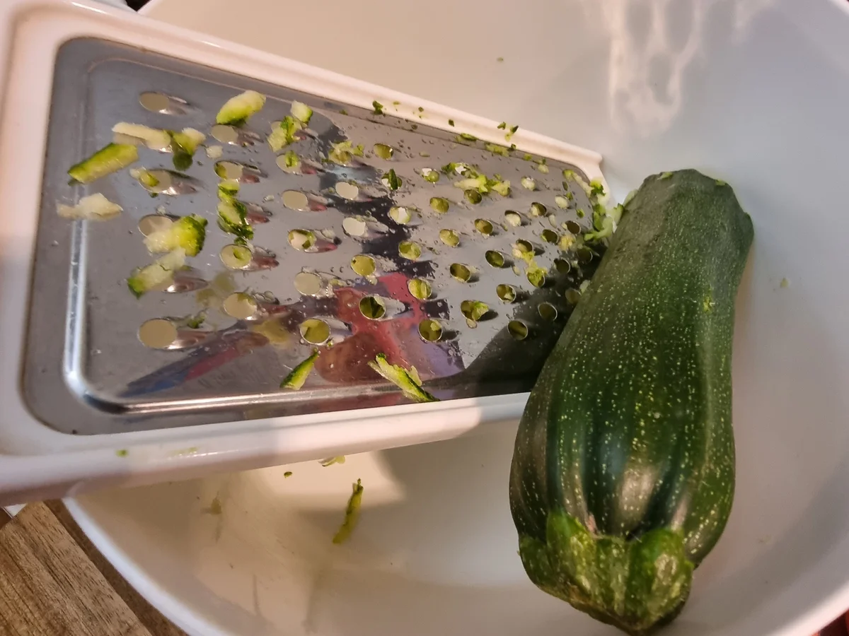 Rezept: Zucchini-Mais-Fritters mit Avocado-Joghurt-Dip Bild Nr. 17780 Zucchini-Mais-Fritters mit Avocado-Joghurt-Dip - Rezept - Bild Nr. 17780