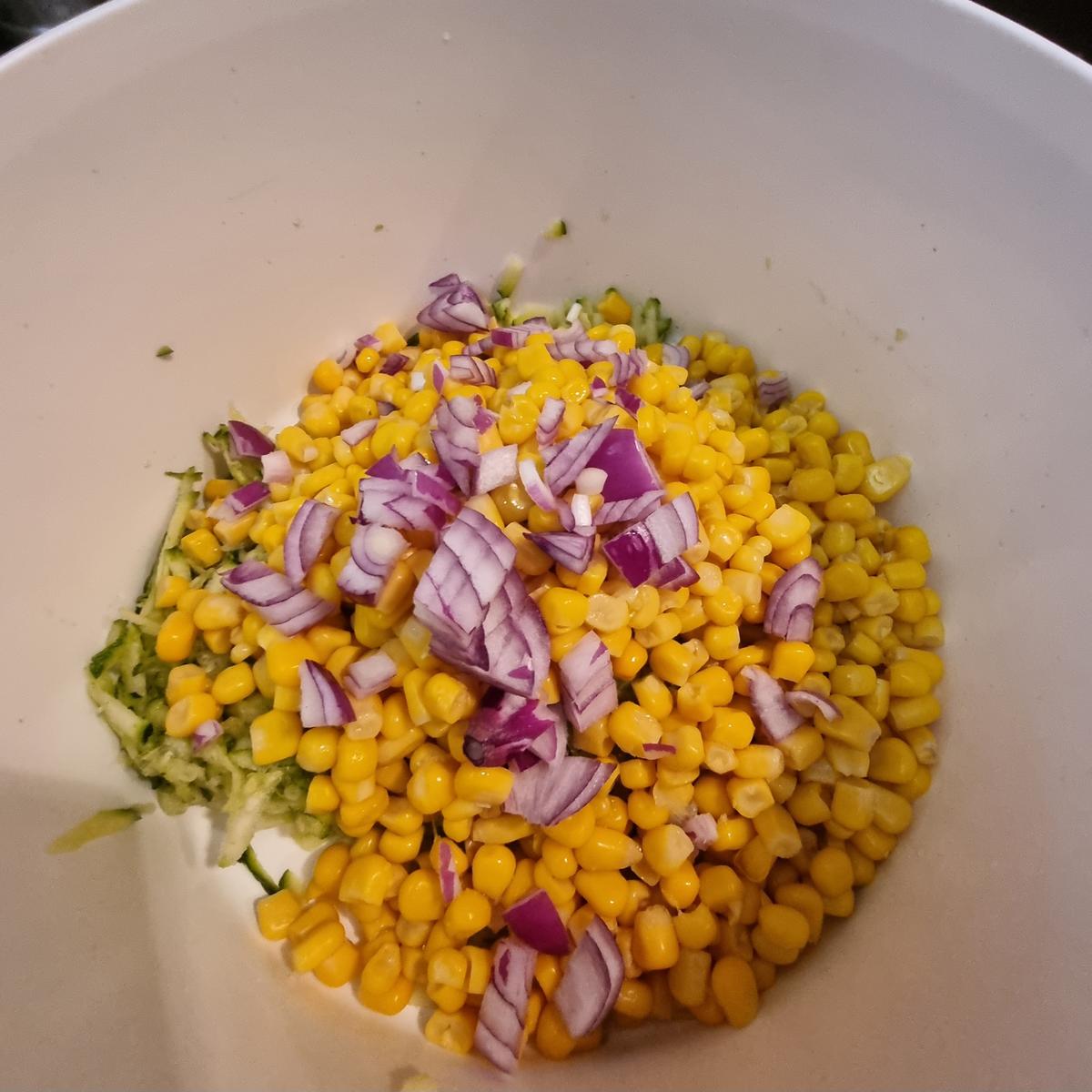 Rezept: Zucchini-Mais-Fritters mit Avocado-Joghurt-Dip Bild Nr. 17785 Zucchini-Mais-Fritters mit Avocado-Joghurt-Dip - Rezept - Bild Nr. 17785