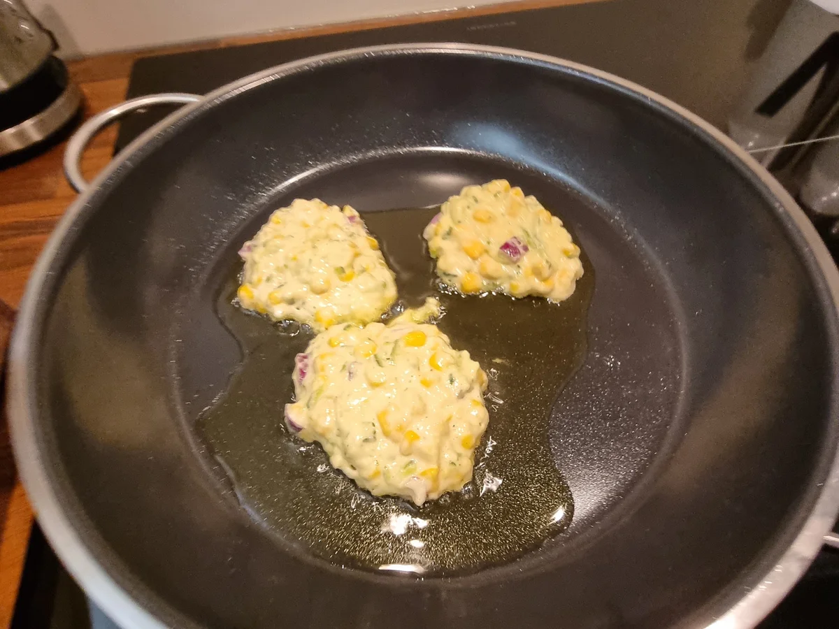 Rezept: Zucchini-Mais-Fritters mit Avocado-Joghurt-Dip Bild Nr. 17791 Zucchini-Mais-Fritters mit Avocado-Joghurt-Dip - Rezept - Bild Nr. 17791