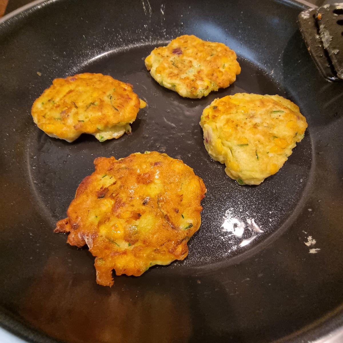 Rezept: Zucchini-Mais-Fritters mit Avocado-Joghurt-Dip Bild Nr. 17792 Zucchini-Mais-Fritters mit Avocado-Joghurt-Dip - Rezept - Bild Nr. 17792