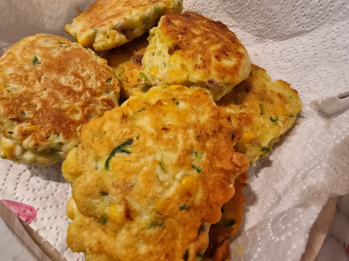 Rezept: Zucchini-Mais-Fritters mit Avocado-Joghurt-Dip Bild Nr. 17794 Zucchini-Mais-Fritters mit Avocado-Joghurt-Dip - Rezept - Bild Nr. 17794