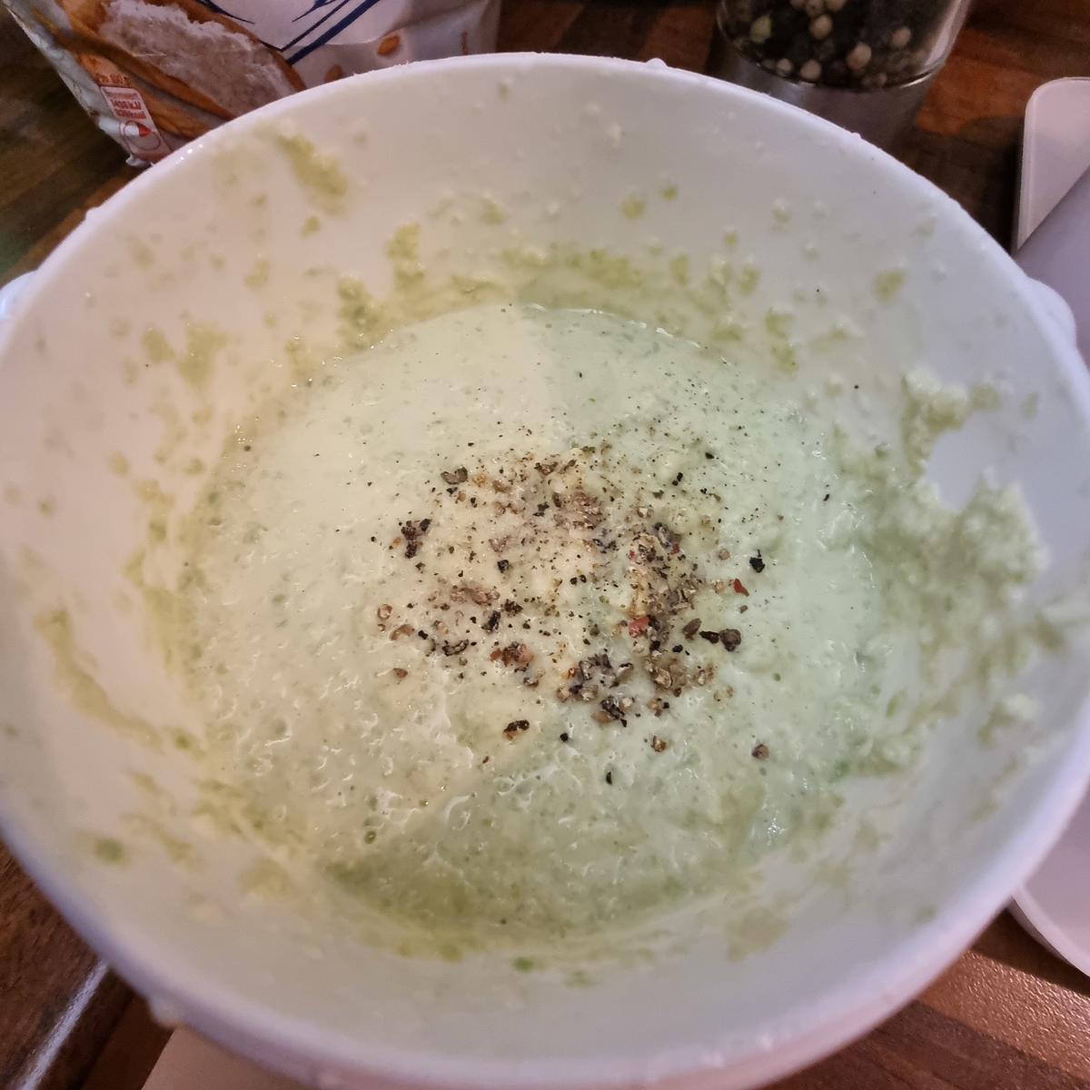 Rezept: Zucchini-Mais-Fritters mit Avocado-Joghurt-Dip Bild Nr. 17799 Zucchini-Mais-Fritters mit Avocado-Joghurt-Dip - Rezept - Bild Nr. 17799