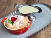 Salzburger Nockerln mit Vanillesauce und Passionsfrucht  (Verona Pooth) - Rezept - Bild Nr. 2