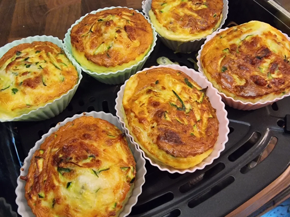 Rezept: Zucchini-Käse -Muffins in meinem Ninja Crispi Bild Nr. 17808 Zucchini-Käse -Muffins in meinem Ninja Crispi - Rezept - Bild Nr. 17808