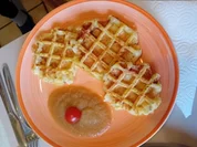 Rezept: Herzhafte Kloßteigwaffeln mit Apfelmus Bild Nr. 2 Herzhafte Kloßteigwaffeln mit Apfelmus - Rezept - Bild Nr. 2