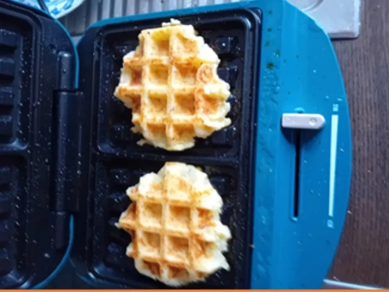 Herzhafte Kloßteigwaffeln mit Apfelmus - Rezept - Bild Nr. 5