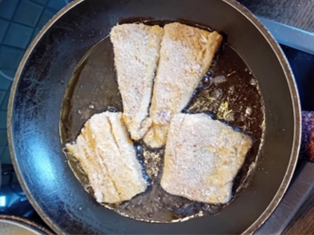 Seelachsfilet paniert mit Brat-Rahm-Wirsing und Butter-Pellkartoffel-Drillingen - Rezept - Bild Nr. 5