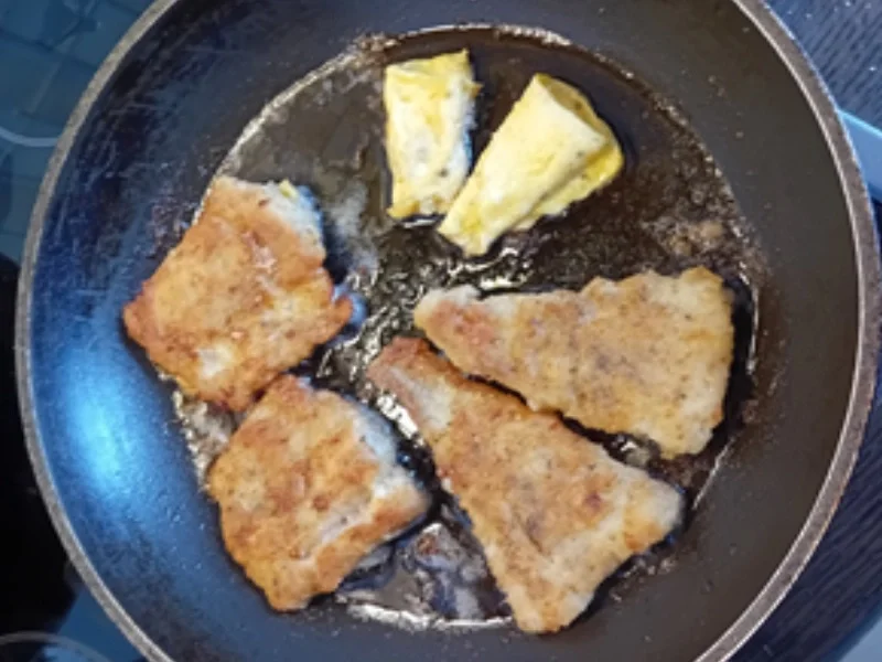 Rezept: Seelachsfilet paniert mit Brat-Rahm-Wirsing und Butter-Pellkartoffel-Drillingen Bild Nr. 8 Seelachsfilet paniert mit Brat-Rahm-Wirsing und Butter-Pellkartoffel-Drillingen - Rezept - Bild Nr. 8