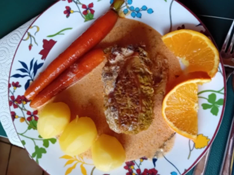 Rezept: Wirsingrouladen mit herzhafter Rahmsauce, Honig-Bundmöhren und Drillingen Bild Nr. 17812 Wirsingrouladen mit herzhafter Rahmsauce, Honig-Bundmöhren und Drillingen - Rezept - Bild Nr. 17812