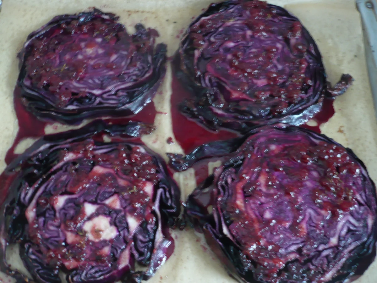 Rotkohlsteaks mit Camembert und Preiselbeeren - Rezept - Bild Nr. 17847