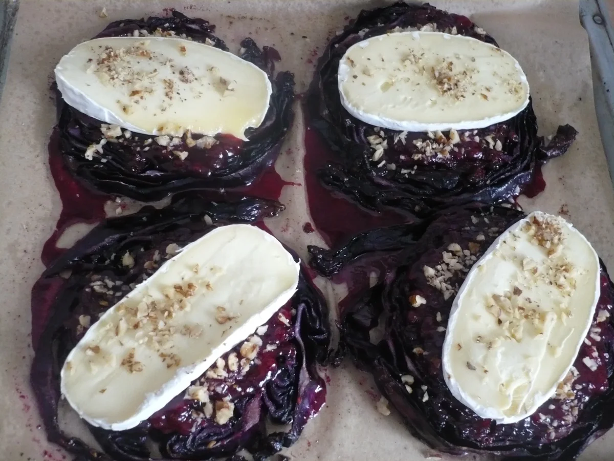 Rotkohlsteaks mit Camembert und Preiselbeeren - Rezept - Bild Nr. 17848