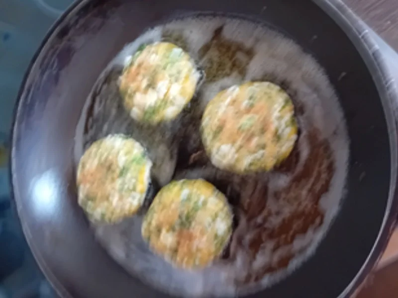 Eierbuletten mit Gurkensalat - Rezept - Bild Nr. 17852