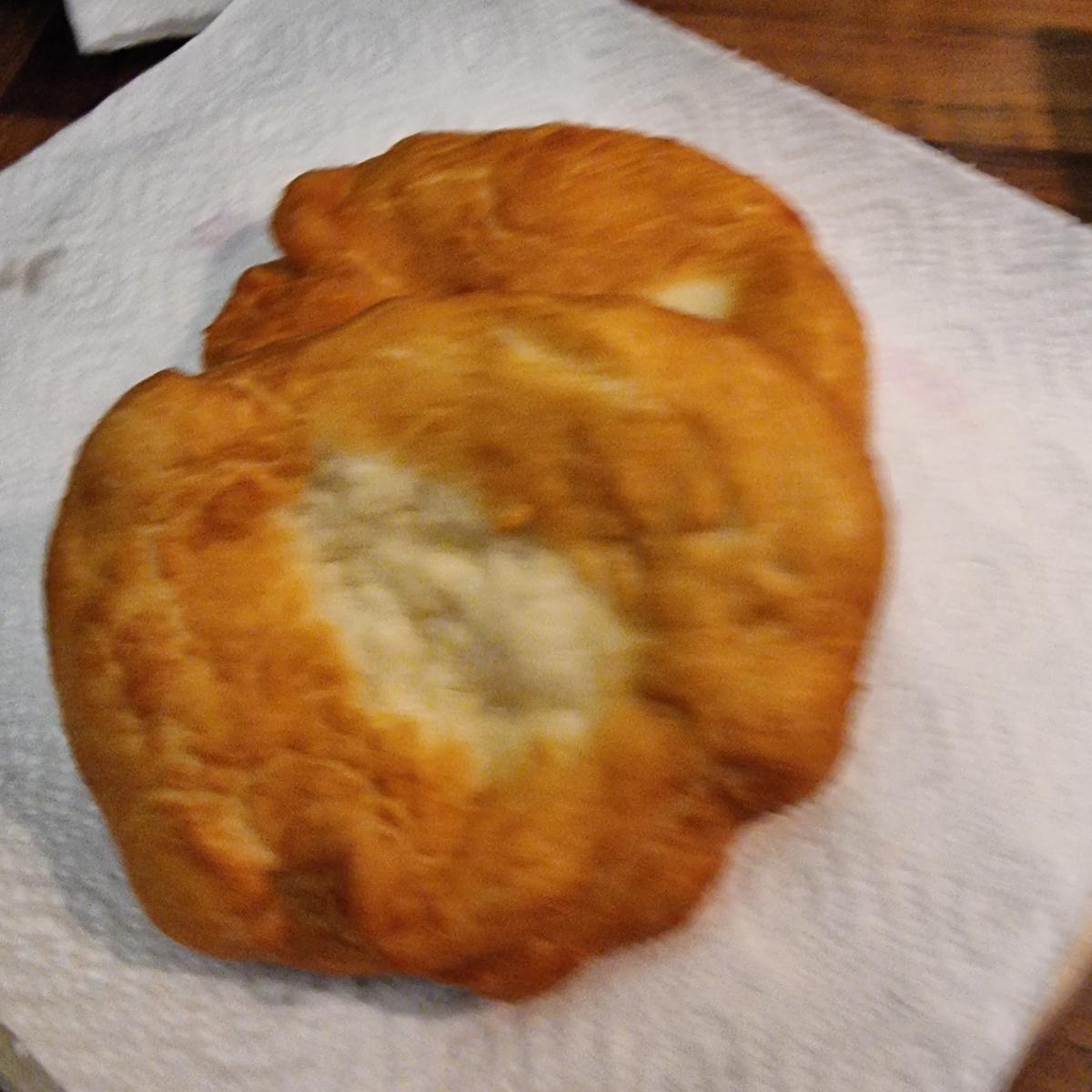 Langos mit Creme -fraiche und Feta - Rezept - Bild Nr. 17852