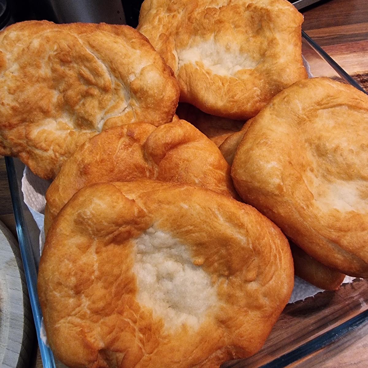 Langos mit Creme -fraiche und Feta - Rezept - Bild Nr. 17853