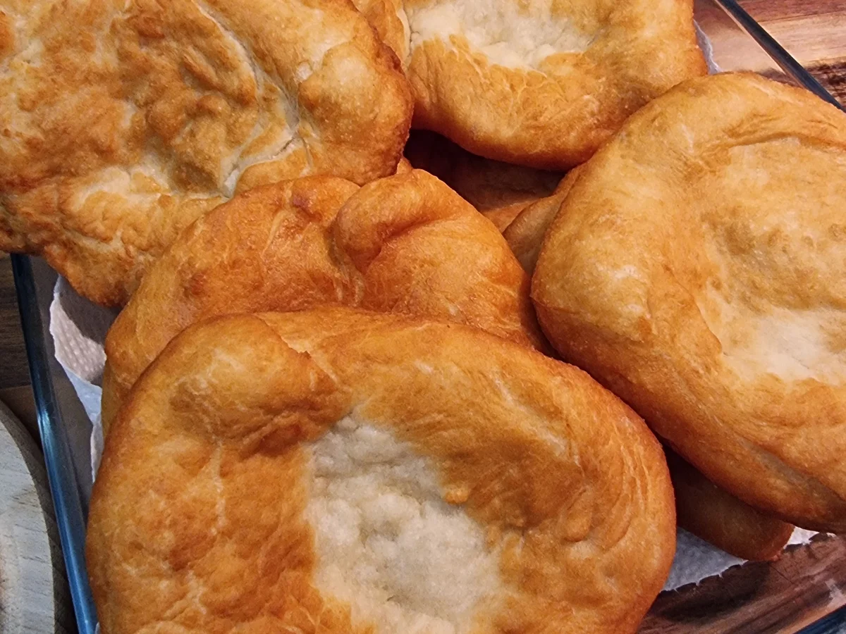 Langos mit Creme -fraiche und Feta - Rezept - Bild Nr. 17853