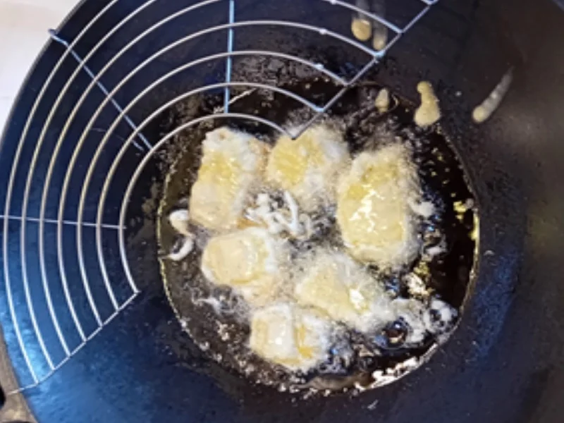 Rezept: Seelachfilet frittiert mit Paprikamix süß-sauer Bild Nr. 17845 Seelachfilet frittiert mit Paprikamix süß-sauer - Rezept - Bild Nr. 17845