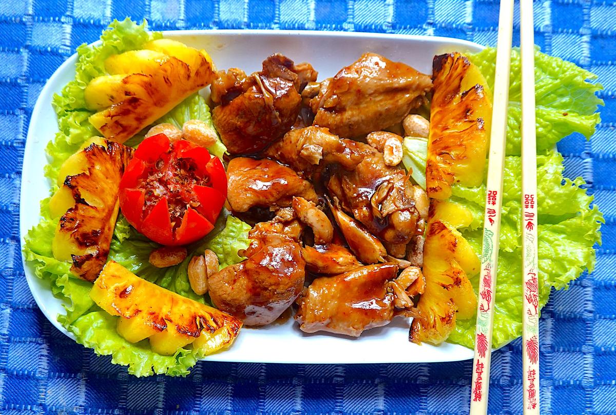 Pikante Hühnerflügel ohne Knochen mit karamellisierter Ananas - Rezept - Bild Nr. 17845