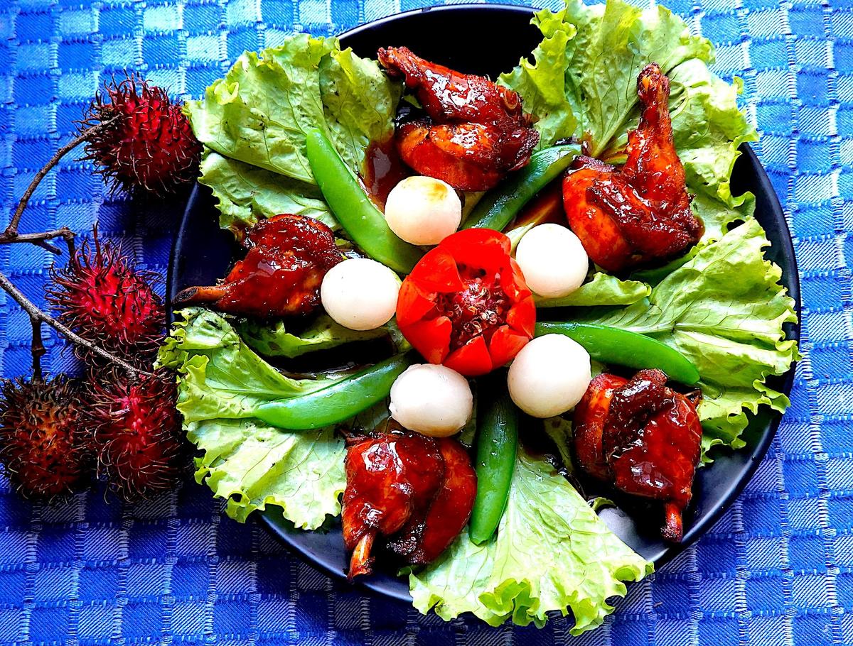 Rezept: Frittierte Hühnerflügel im Salatbett Bild Nr. 17845 Frittierte Hühnerflügel im Salatbett - Rezept - Bild Nr. 17845